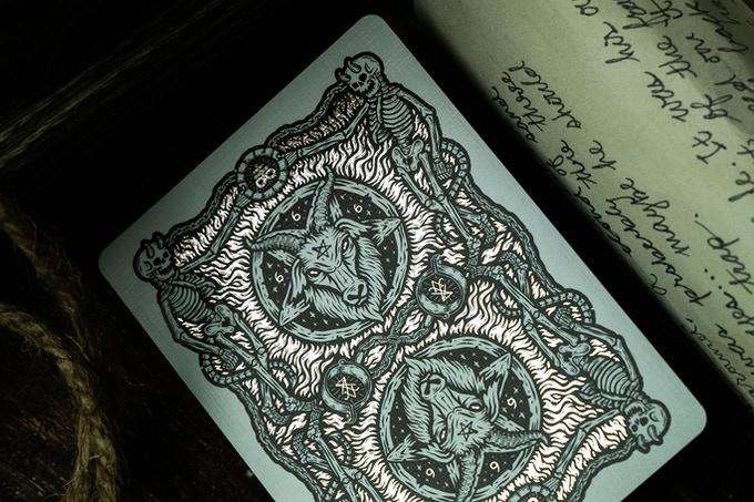 666 Silver Dark Reserve Playing Cards Cartamundi - Image 4