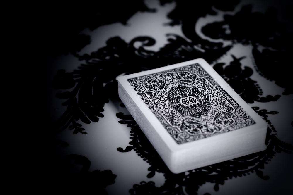 ARRCO White Playing Cards USPCC - Image 3