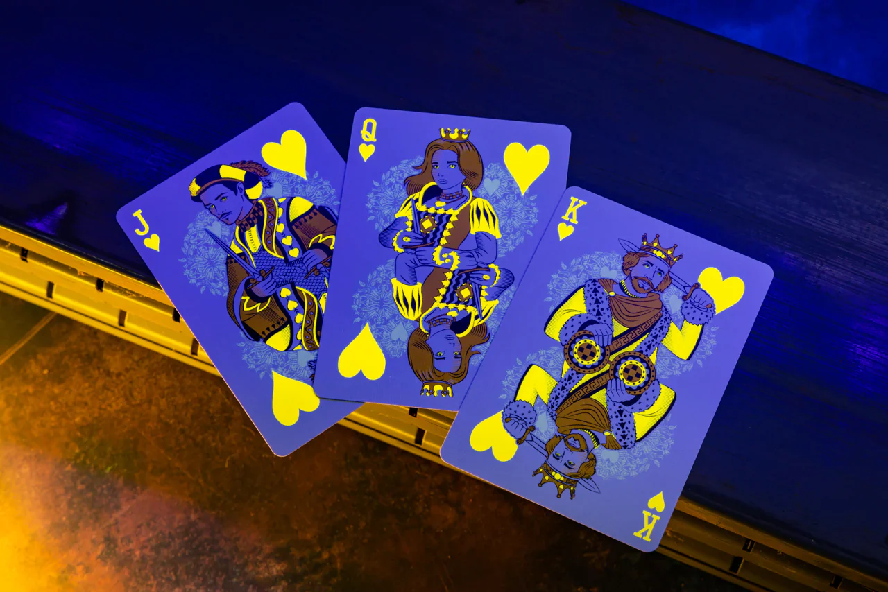 Bicycle Neon Yellow-Starburst Playing Cards Uv-Glow Deck - Image 5