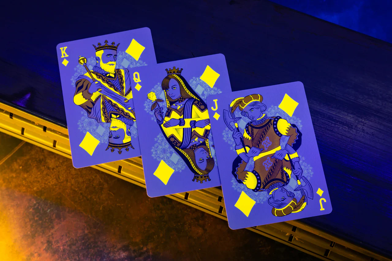 Bicycle Neon Yellow-Starburst Playing Cards Uv-Glow Deck - Image 7