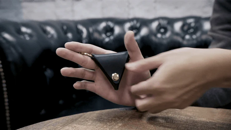 Black Leather 1/2 Dollar Size Coin Pouch - Image 2