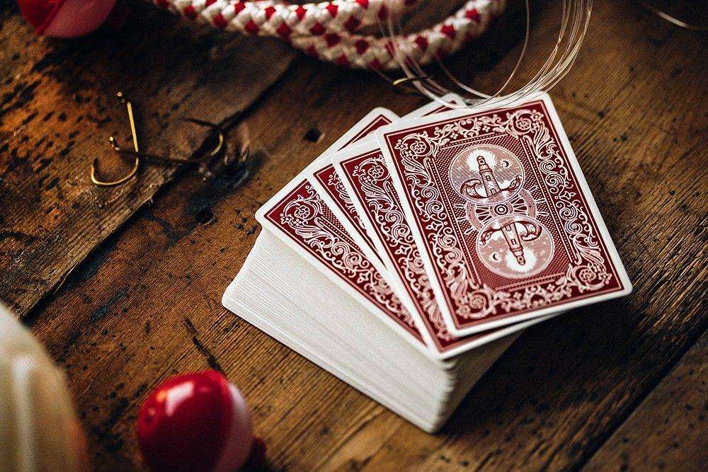 Keeper v2 Red Marked Playing Cards Cartamundi - Image 2