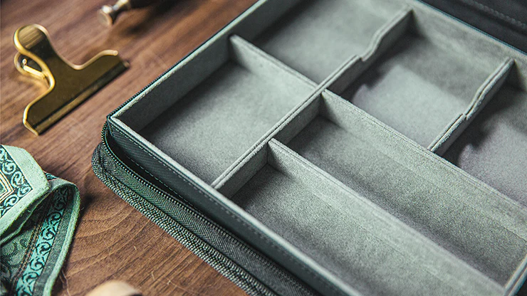 Magician's Organizer with Close-Up Pad & Carry Bag - Image 2