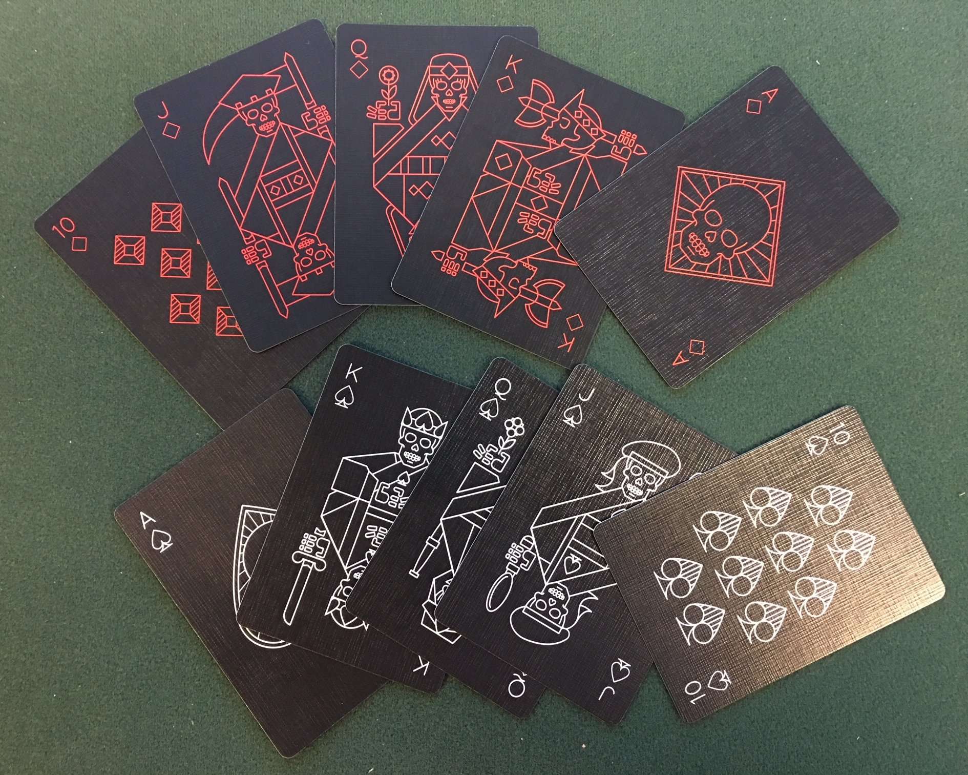 Pitch Black v2 Playing Cards Cartamundi - Image 2