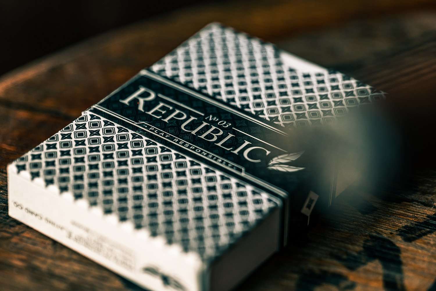Republic No. 3 Artists Playing Cards Cartamundi - Image 4