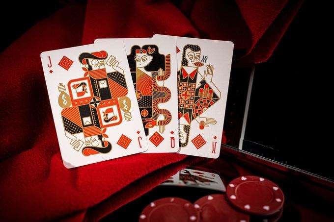 Sin City Gilded Playing Cards USPCC - Image 6
