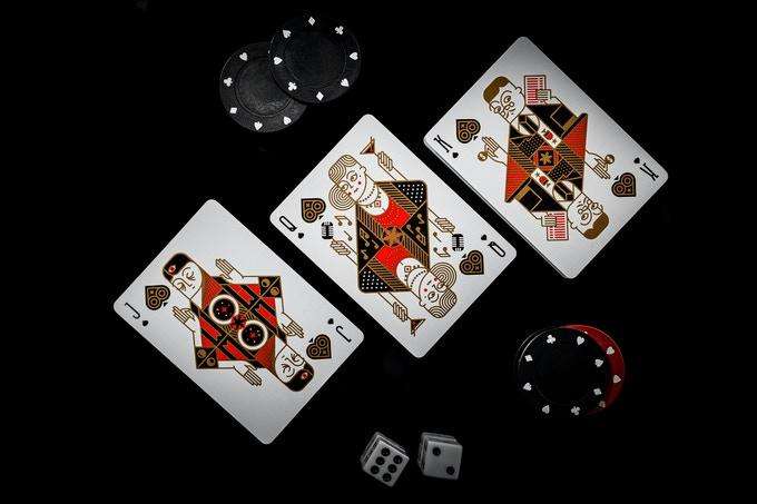 Sin City Gilded Playing Cards USPCC - Image 7