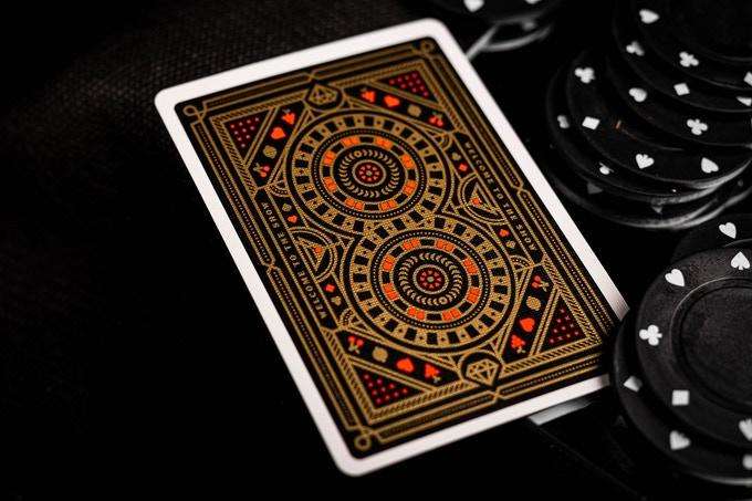 Sin City Gilded Playing Cards USPCC - Image 9