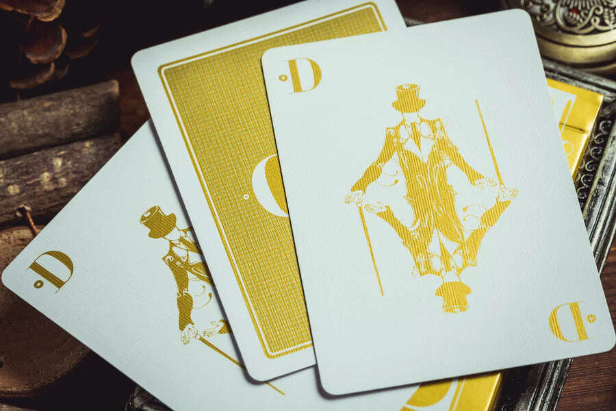 Smoke & Mirrors v9 Gold Playing Cards USPCC - Image 2