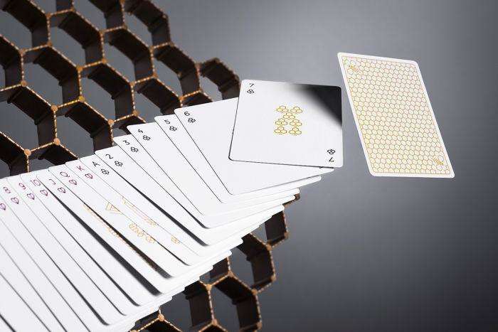 Super Bees v2 Playing Cards Cartamundi - Image 4