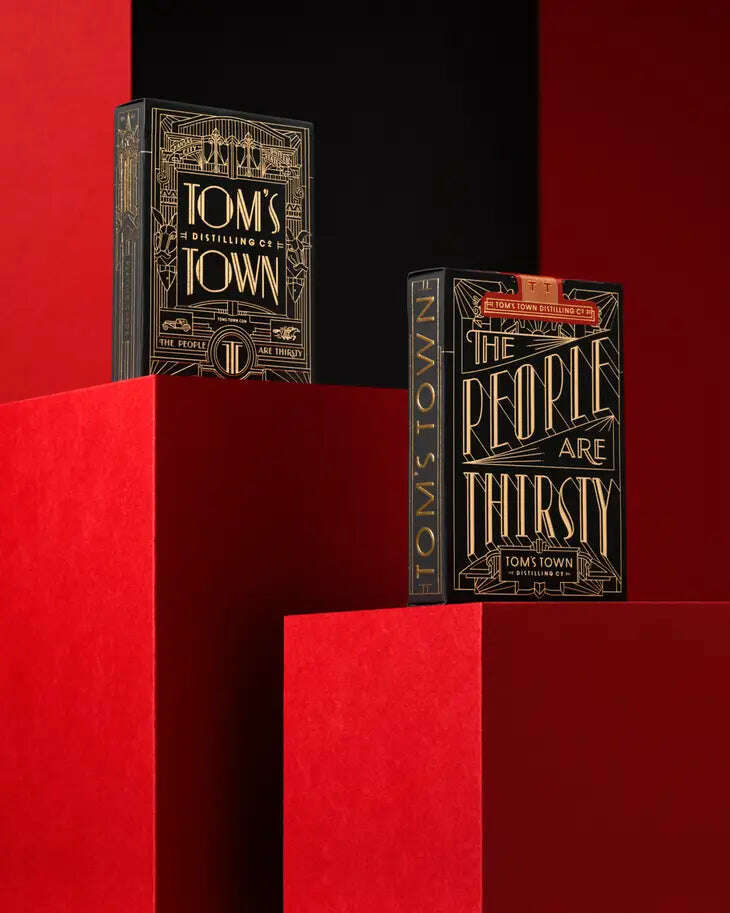 Tom's Town Playing Cards USPCC - Image 5
