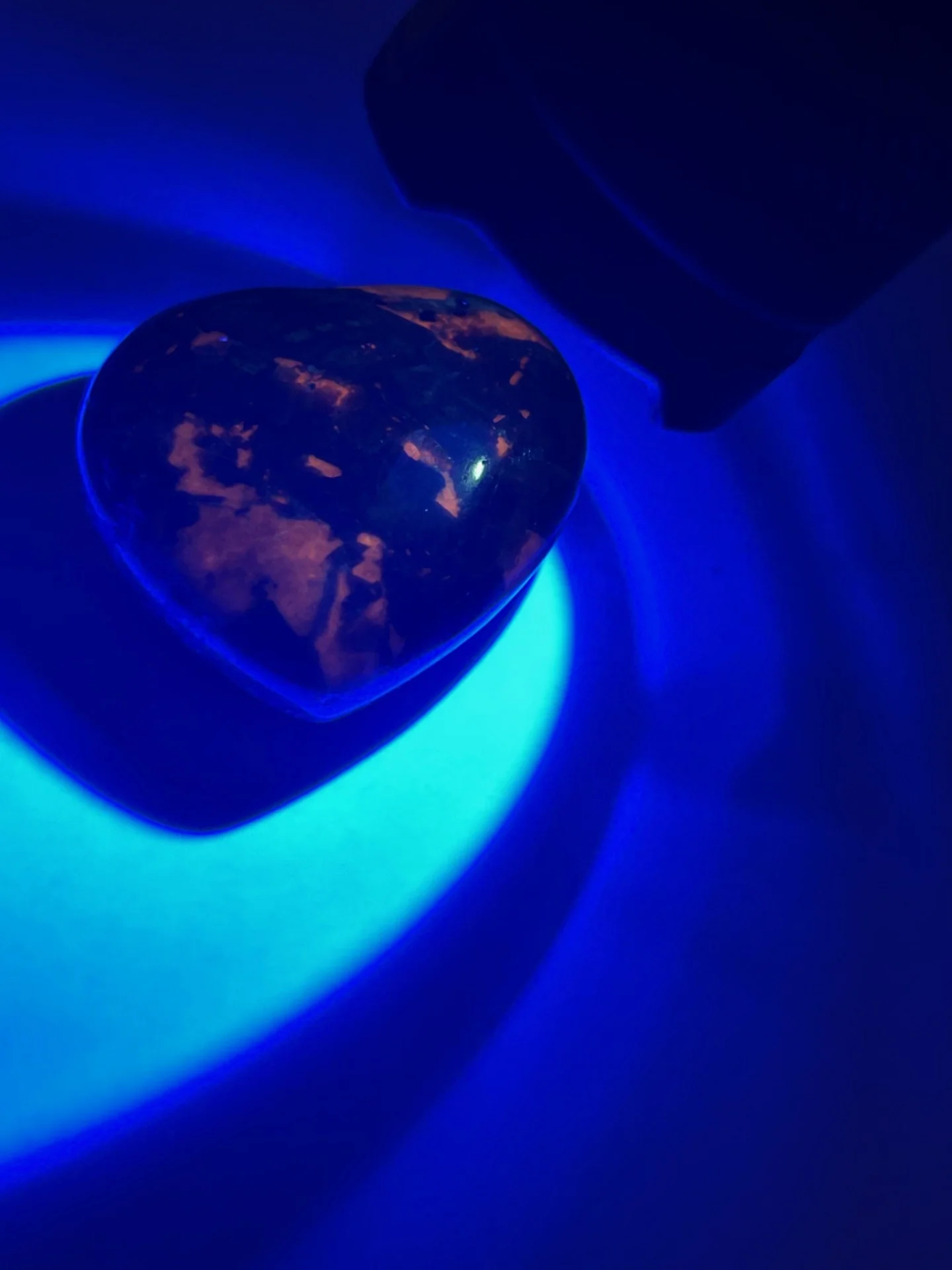 Yooperlite (Syenite with Sodalite) Heart Stone - Image 4